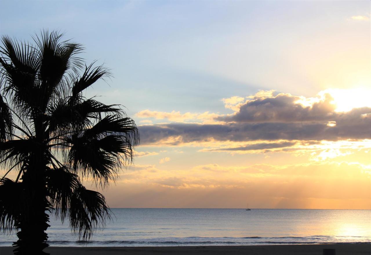 Hotel Saint Georges, Face A La Mer Canet-en-Roussillon Exterior foto